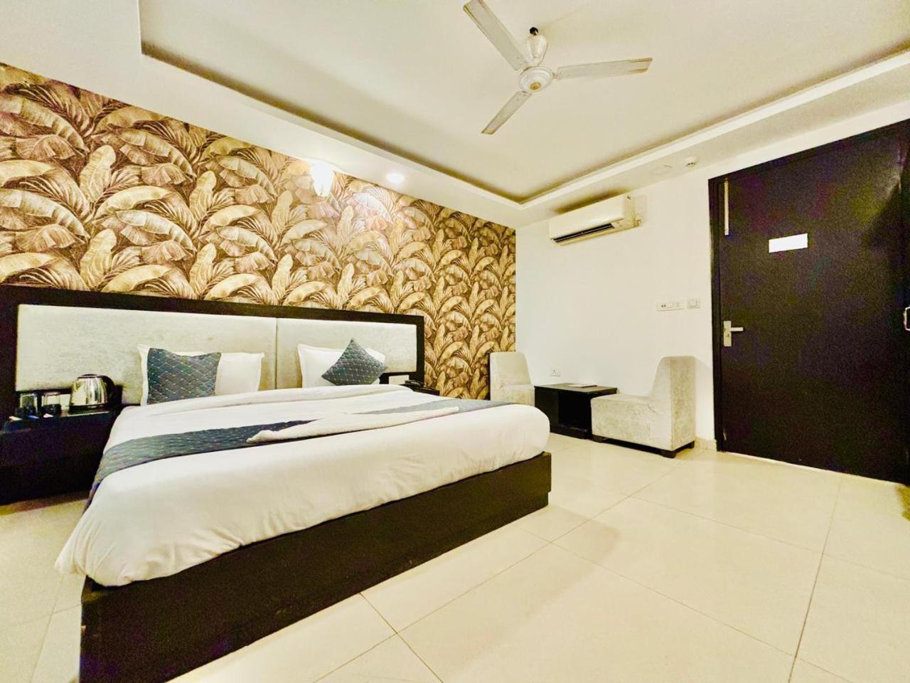 The Bellwood Suites Near Igi Airport نيودلهي المظهر الخارجي الصورة
